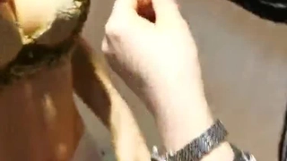 Bella Grey在狂野的肛交高潮中接受三根大鸡巴