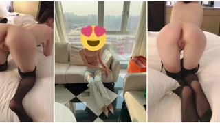 金发继母穿性感内衣在丈夫出门时奖励儿子