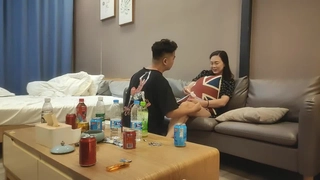 饥渴背着老公出来偷吃的淫骚少妇