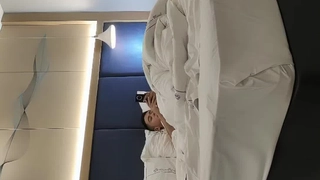 一线天馒头美穴，两个小辫子换装诱惑，衬衣女仆装透视，浴室湿身诱惑，厕所蹲地上尿尿