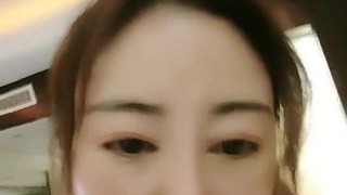 大奶少妇背着她老公来我家偷情，这样的全程服务很熟练啊