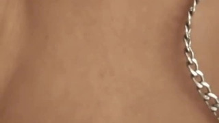 大奶子深发尤物Queenlin和男友的大鸡吧打炮