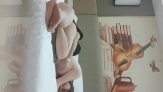 【抖音】刚认识的女友让我和她一起洗澡