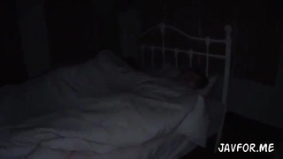 大学生与男人和他的假阳具进行三人行的POV视频